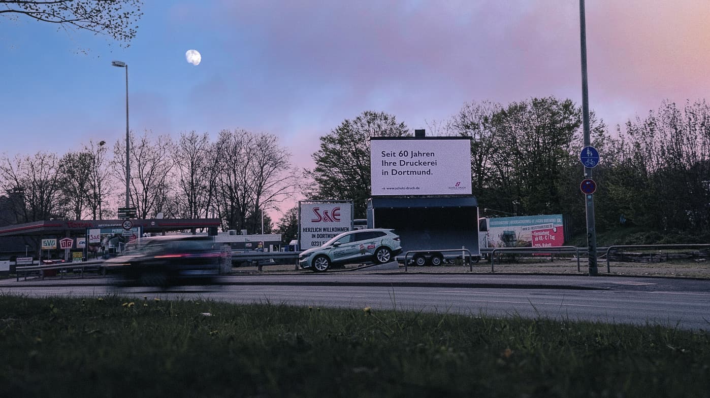 Scholz-Druck Dortmund B1 Druckerei Foto "Digitalwerbung mit Text - seit 60 Jahren Ihre Druckerei in Dortmund"