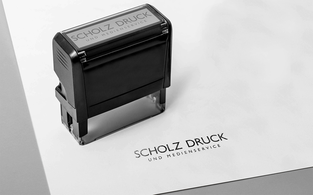 Stempel schwarz mit schwarzer Tinte gestempelt Druckerei Logo Scholz Druck